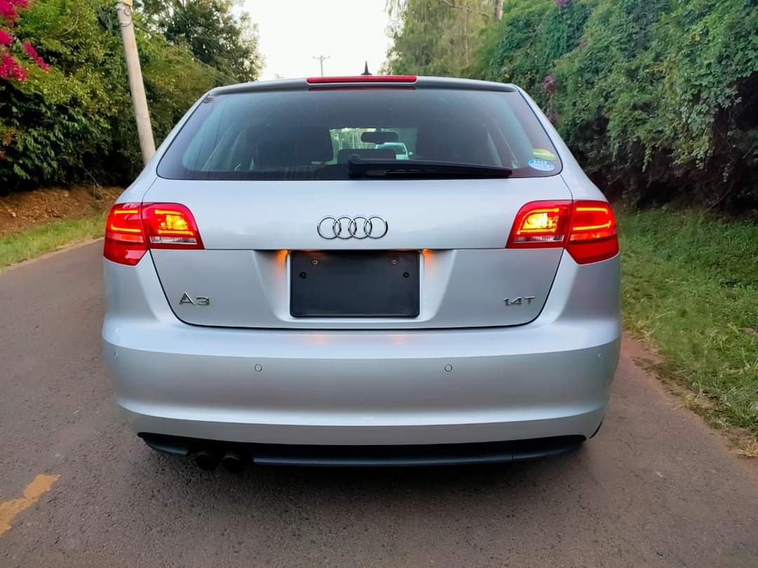 Toyota Corolla - Image 8