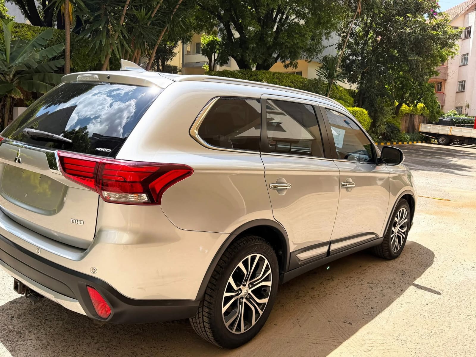 Mitsubishi Outlander - Image 4